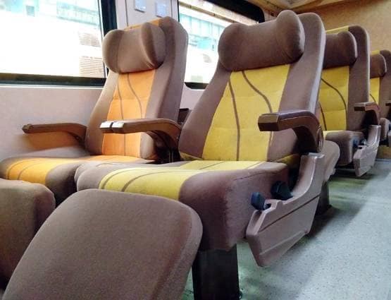 बेफिक्र होकर तेजस से करें सफर, घर में चोरी पर मिलेगा मुआवजा