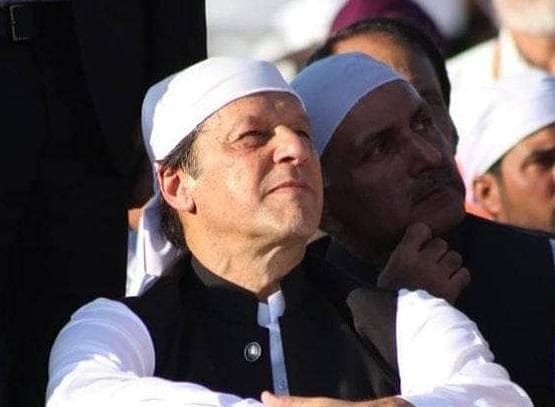 PAK में लड़कियों का हो रहा धर्मांतरण, सोशल मीडिया पर लगाई गुहार