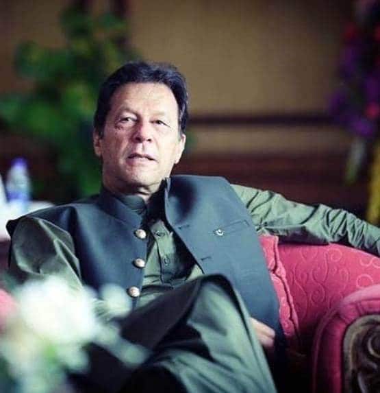 PAK में लड़कियों का हो रहा धर्मांतरण, सोशल मीडिया पर लगाई गुहार