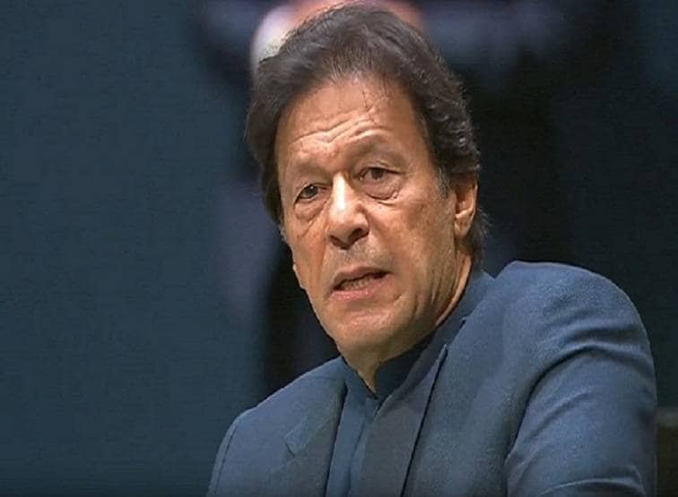 PAK में लड़कियों का हो रहा धर्मांतरण, सोशल मीडिया पर लगाई गुहार