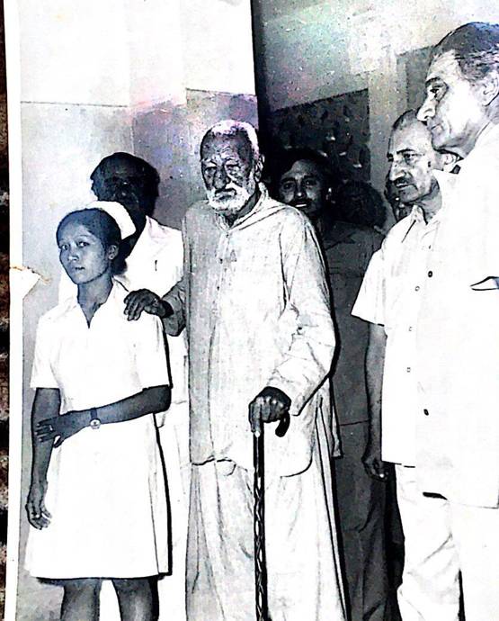 इंदिरा ही नहीं राजीव और बाल ठाकरे के साथ भी हैं करीम लाला की तस्वीरें