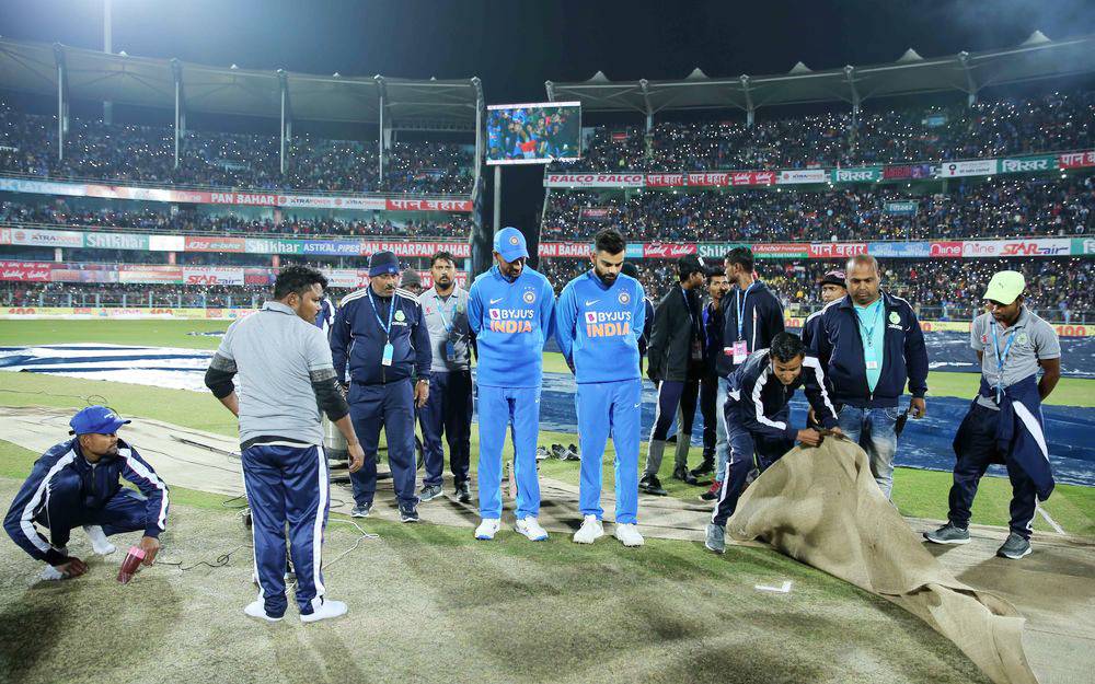 IND vs SL: मैच रद्द होने पर भड़के पूर्व क्रिकेटर, बताया लापरवाही