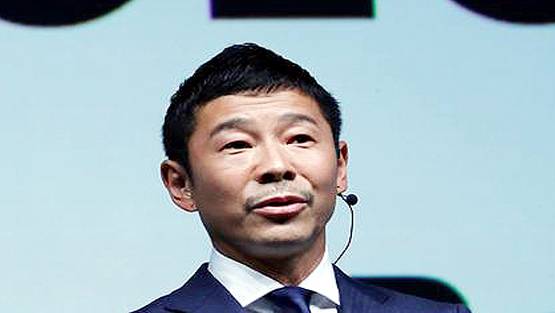 इस अरबपति को चाहिए गर्लफ्रेंड, ले जाएगा चांद की सैर पर