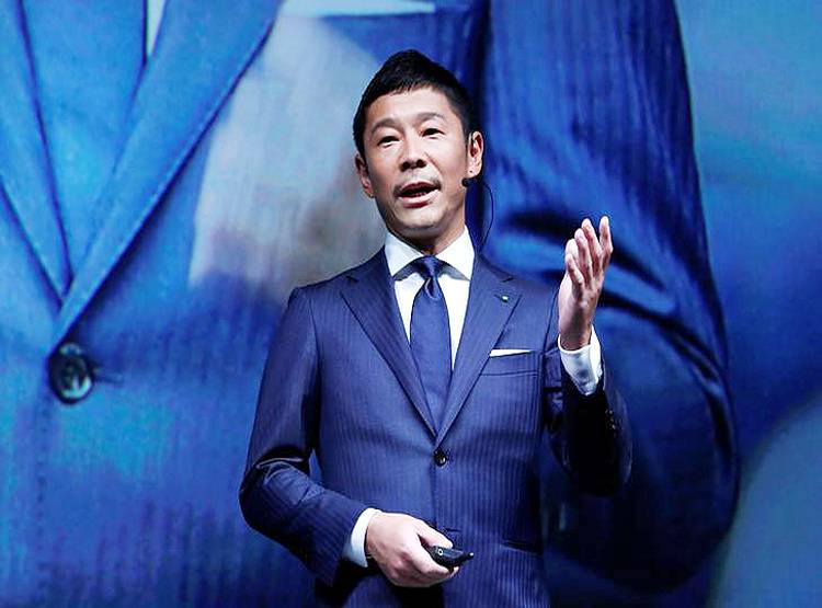 इस अरबपति को चाहिए गर्लफ्रेंड, ले जाएगा चांद की सैर पर