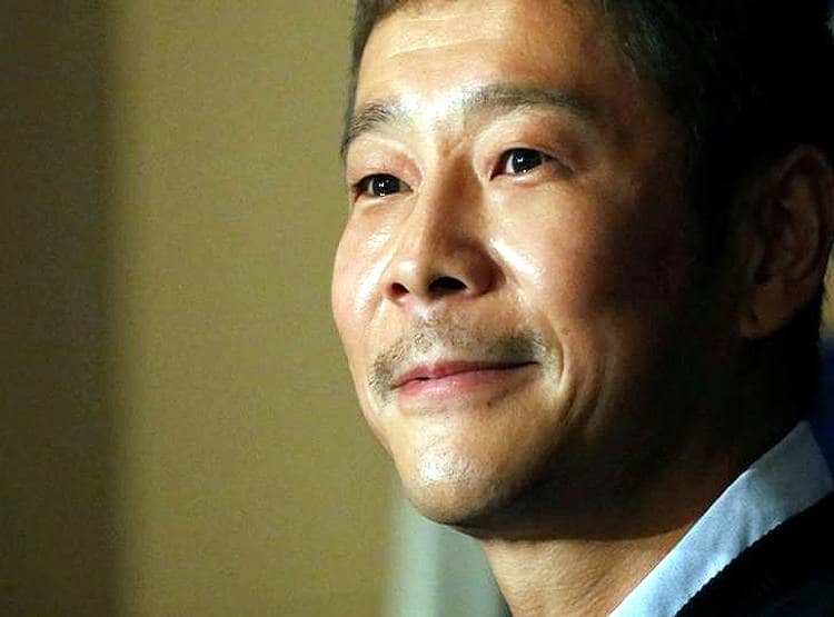 इस अरबपति को चाहिए गर्लफ्रेंड, ले जाएगा चांद की सैर पर