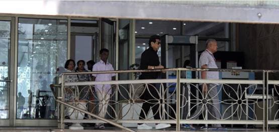 शबाना आजमी का हाल लेने अस्पताल पहुंचे बॉलीवुड सितारे, Photos