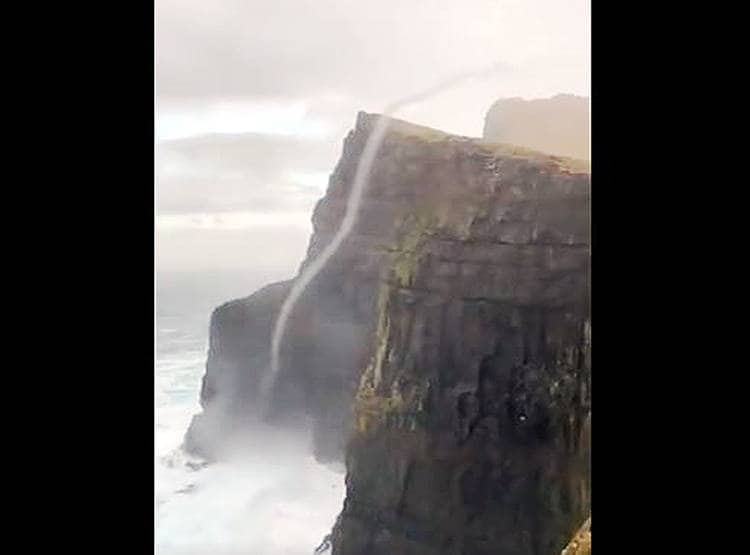 देखिए...1542 फीट ऊंचा पानी का उल्टा झरना, ये है प्रकृति का अद्भुत नजारा