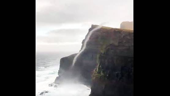 देखिए...1542 फीट ऊंचा पानी का उल्टा झरना, ये है प्रकृति का अद्भुत नजारा