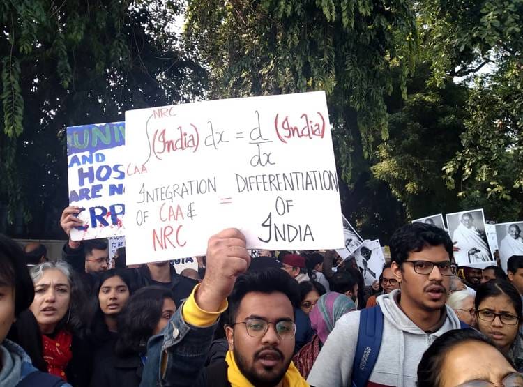 JNU में छ‍िड़ी स‍ियासी लड़ाई, द‍िल्ली से मुंबई तक ह‍िंसा का विरोध