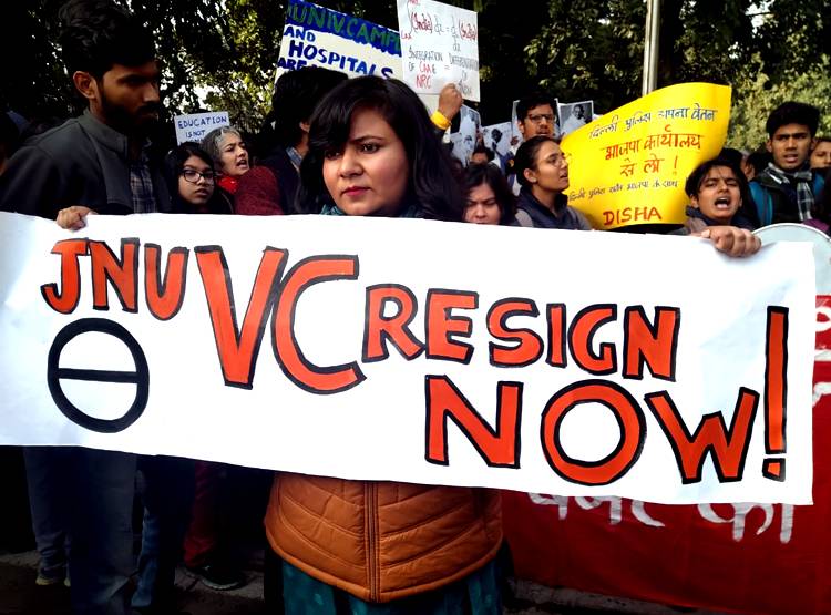 JNU में छ‍िड़ी स‍ियासी लड़ाई, द‍िल्ली से मुंबई तक ह‍िंसा का विरोध