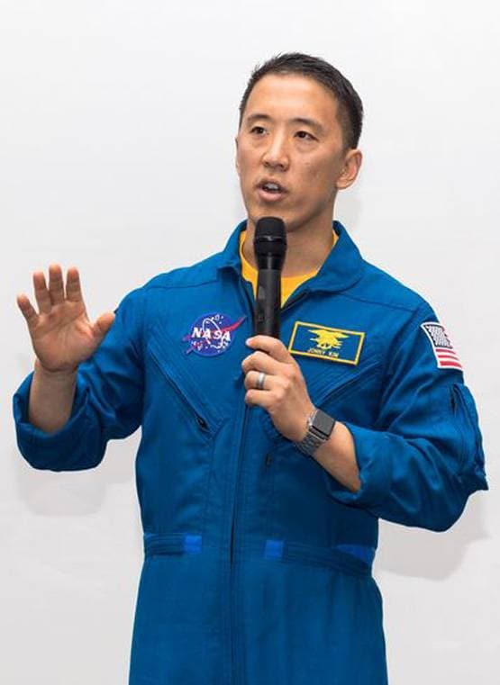 एक जिन्दगी कई किरदार: नेवी अफसर, डॉक्टर, अब बनेगा एस्ट्रोनॉट