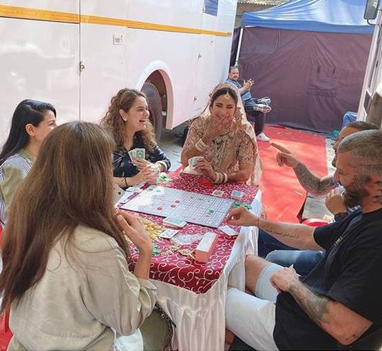 शूटिंग सेट पर ब्राइडल लुक में दिखीं कटरीना कैफ, वायरल हुई तस्वीर