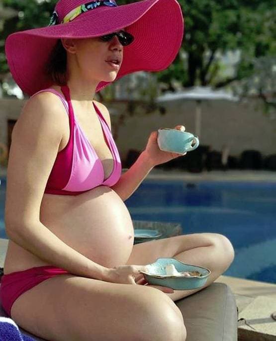 कल्कि ने शेयर की ब्लैक एंड व्हाइट फोटो, बेबी बंप फ्लॉन्ट करती दिखीं