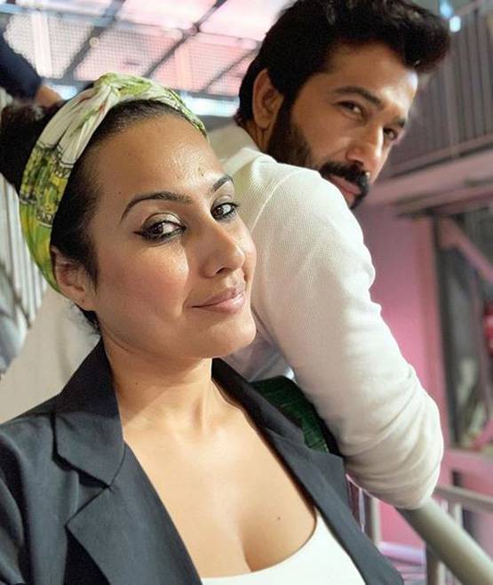 नीना गुप्ता से मोना सिंह तक, 35 साल के पार जाकर दुल्हन बनीं ये एक्ट्रेस