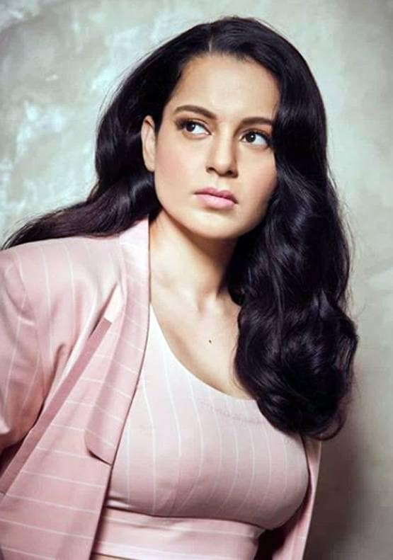 क्रिकेट स्टूडियो पहुंचीं कंगना रनौत, न्यूजीलैंड के प्लेयर संग तस्वीरें वायरल