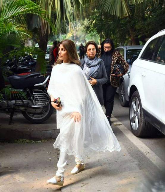 ऋतु नंदा के अंतिम संस्कार में पहुंचा कपूर परिवार, अभिषेक-ऐश्वर्या हुए शामिल