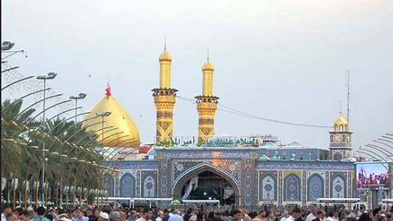 अमेरिका को ललकार: ईरान ने मस्जिद पर क्यों लहराया लाल झंडा?