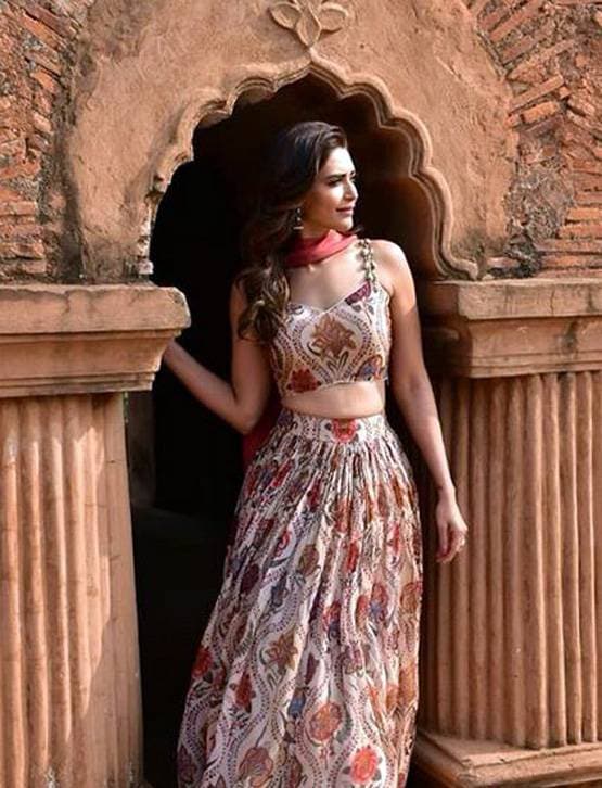 नागिन 3 फेम करिश्मा तन्ना का बोल्ड अंदाज, कराया बिकिनी फोटोशूट