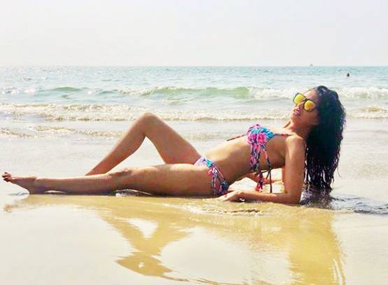 गोवा के समंदर में एंजॉय कर रही कविता कौश‍िक, बिकिनी में शेयर की फोटो