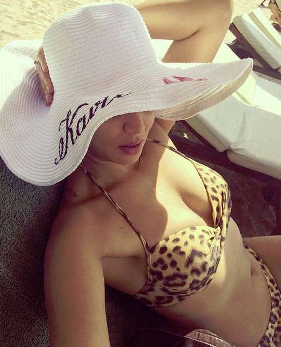 बिकिनी में छाया TV एक्ट्रेस कविता कौशिक का बोल्ड अंदाज, PHOTOS