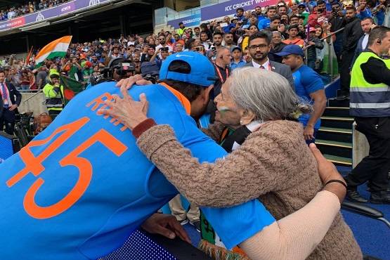 टीम इंडिया की 'सुपरफैन दादी' का निधन, WC में सबको बनाया था मुरीद