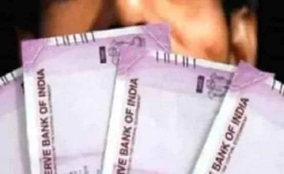 एक कागज के टुकड़े से रातोरात बदली जिंदगी, करोड़पति बन गया मजदूर