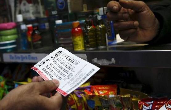 एक कागज के टुकड़े से रातोरात बदली जिंदगी, करोड़पति बन गया मजदूर