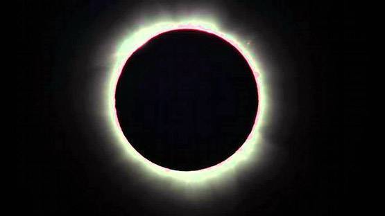 आधी रात को लगेगा चंद्र ग्रहण, इन राशि वालों पर पड़ेगा बुरा असर