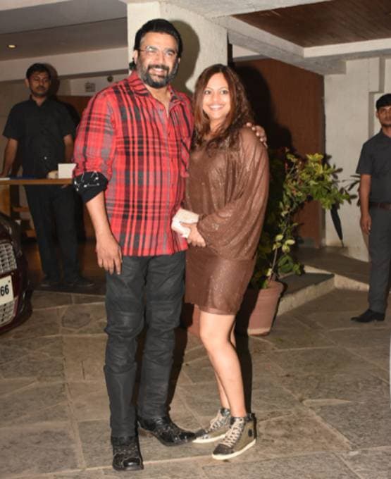 पार्टी में पत्नी संग पहुंचे आर माधवन, ट्रांसफॉर्मेशन देख हो जाएंगे हैरान