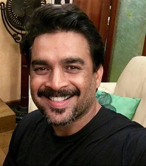 पार्टी में पत्नी संग पहुंचे आर माधवन, ट्रांसफॉर्मेशन देख हो जाएंगे हैरान