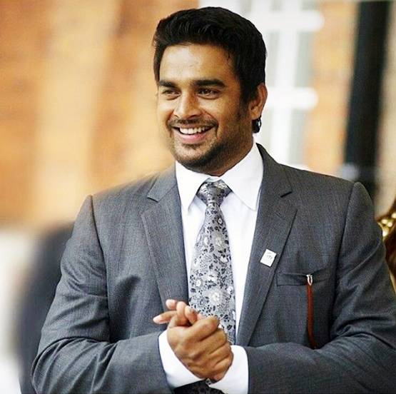 पार्टी में पत्नी संग पहुंचे आर माधवन, ट्रांसफॉर्मेशन देख हो जाएंगे हैरान