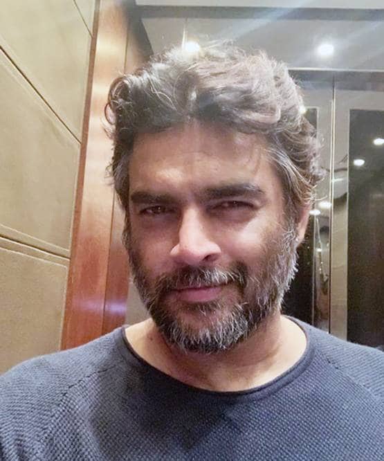 पार्टी में पत्नी संग पहुंचे आर माधवन, ट्रांसफॉर्मेशन देख हो जाएंगे हैरान