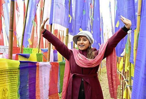 शादी के बाद फैमिली वेकेशन पर ये रिश्ता फेम मोहिना, देखें तस्वीरें