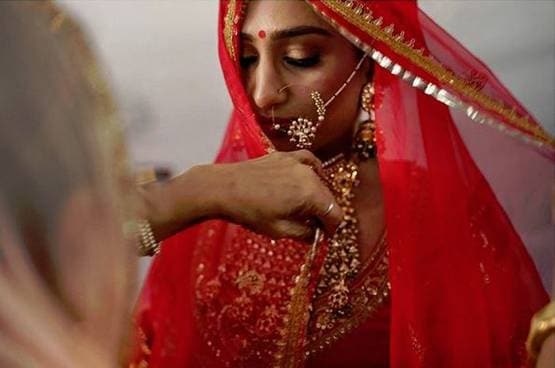 शादी के बाद फैमिली वेकेशन पर ये रिश्ता फेम मोहिना, देखें तस्वीरें