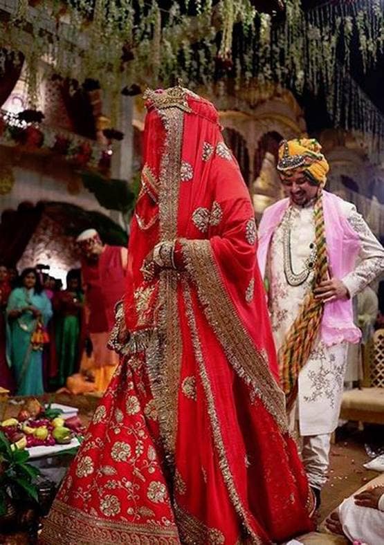 शादी के बाद फैमिली वेकेशन पर ये रिश्ता फेम मोहिना, देखें तस्वीरें