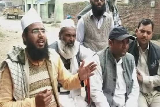 मुस्लिम वकील ने गिनाए CAA के फायदे तो हुई पिटाई, हुक्का पानी भी बंद