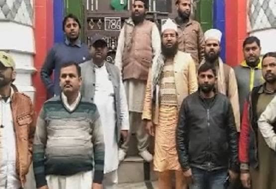 मुस्लिम वकील ने गिनाए CAA के फायदे तो हुई पिटाई, हुक्का पानी भी बंद