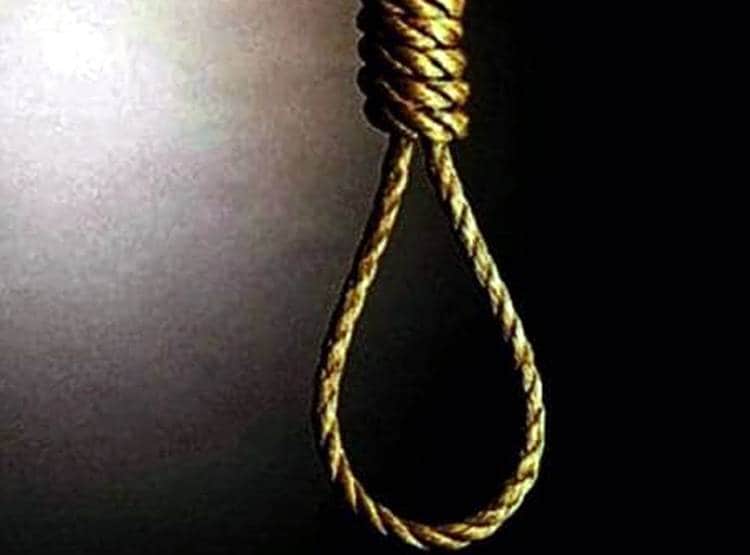 पत‍ि ने कहा- पहले खाना, फिर वोट‍, मां ने 4 साल की बेटी को लगाई फांसी