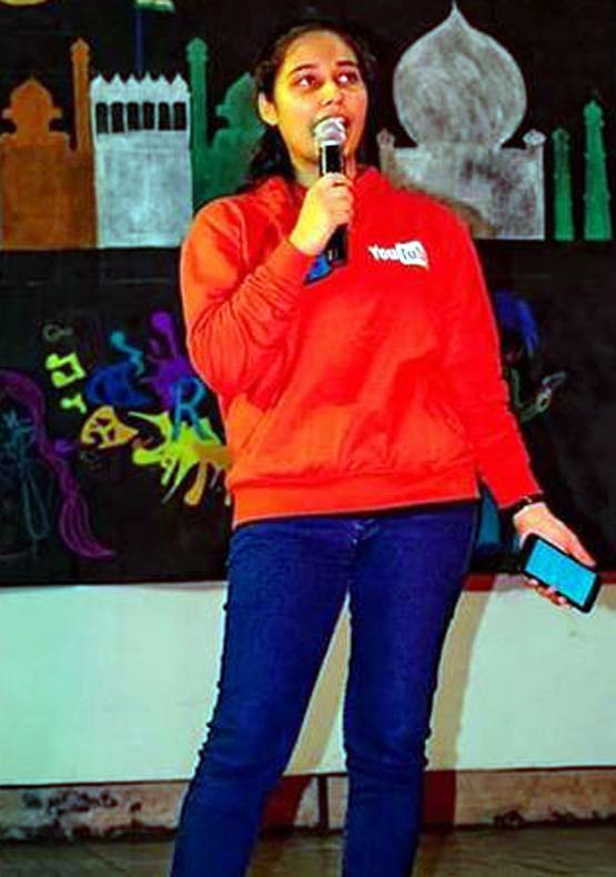 मुस्लिम नहीं हैं 'नजमा आपी', जानें- कौन है वायरल वीडियो वाली ये लड़की