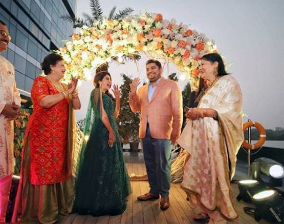 नऊवारी साड़ी, हैवी ज्लैवरी, मराठी दुल्हन के लुक में ऐसी नजर आईं नेहा पेंडसे