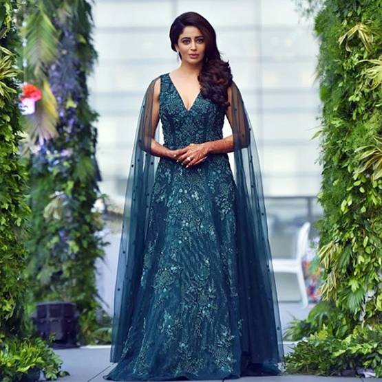 नेहा पेंडसे ने लिए सात फेरे, ब्राइडल लुक में एक्ट्रेस की तस्वीरें वायरल