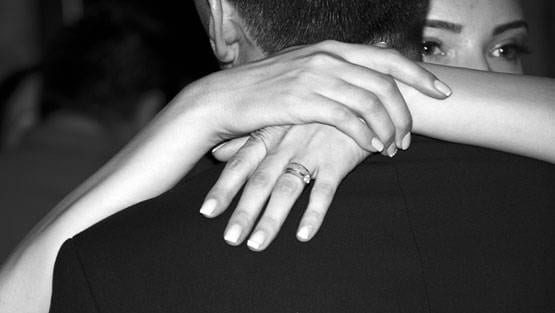 महिला ने 16 पुरुषों से बनाए संबंध, पति के सामने चैट से खुली पोल