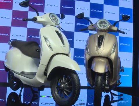 बजाज चेतक या TVS iQube, जानें- कीमत और माइलेज में कौन बेहतर