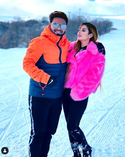पहाड़ों पर बर्फ के बीच परवान चढ़ा ऋषभ पंत का प्यार, शेयर की फोटो