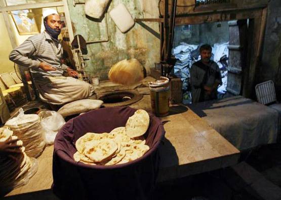 पाकिस्तान में खाने का भयंकर संकट: लोगों के लिए पड़े रोटियों के लाले