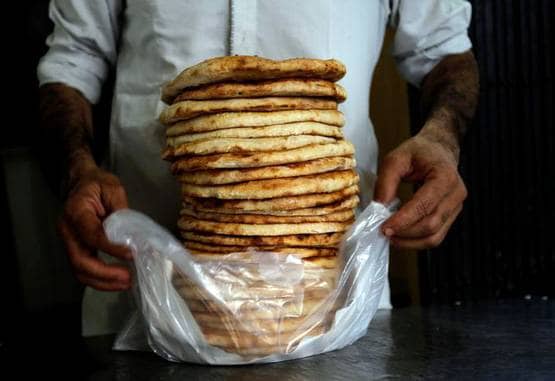 पाकिस्तान में खाने का भयंकर संकट: लोगों के लिए पड़े रोटियों के लाले