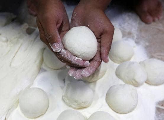 पाकिस्तान में खाने का भयंकर संकट: लोगों के लिए पड़े रोटियों के लाले