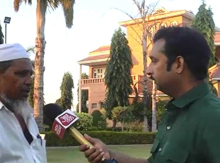 ये देशभक्त 19 सालों से लगातार अपने मकान पर फहरा रहे त‍िरंगा