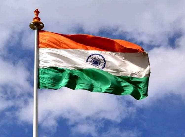 ये देशभक्त 19 सालों से लगातार अपने मकान पर फहरा रहे त‍िरंगा