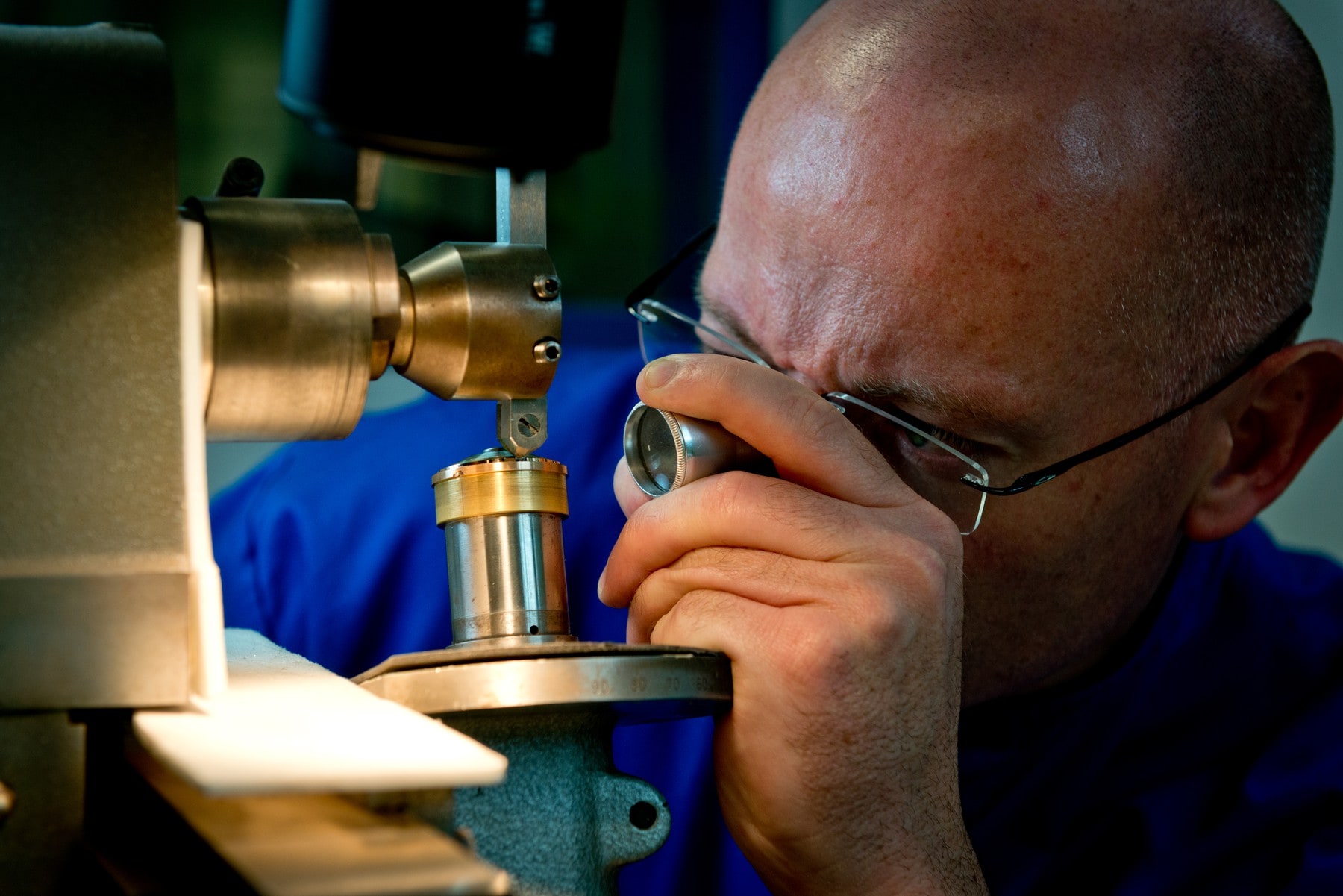 मर्सीडीज और BMW कार से भी महंगी है  शाहरुख की ये घड़ी, ये हैं खासियतें